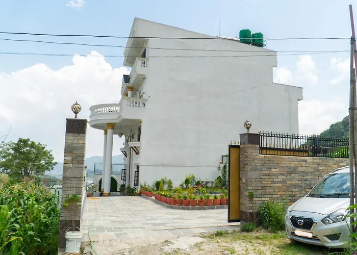 The White House Villa, 8 Bedroom, Swimming Pool & Theater Villa *