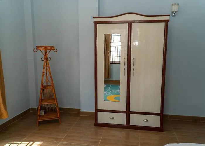 The White House Villa, 8 Bedroom, Swimming Pool & Theater *