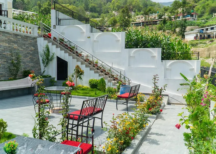 The White House Villa, 8 Bedroom, Swimming Pool & Theater *