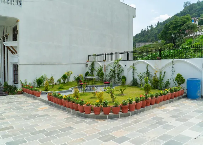 The White House Villa, 8 Bedroom, Swimming Pool & Theater *