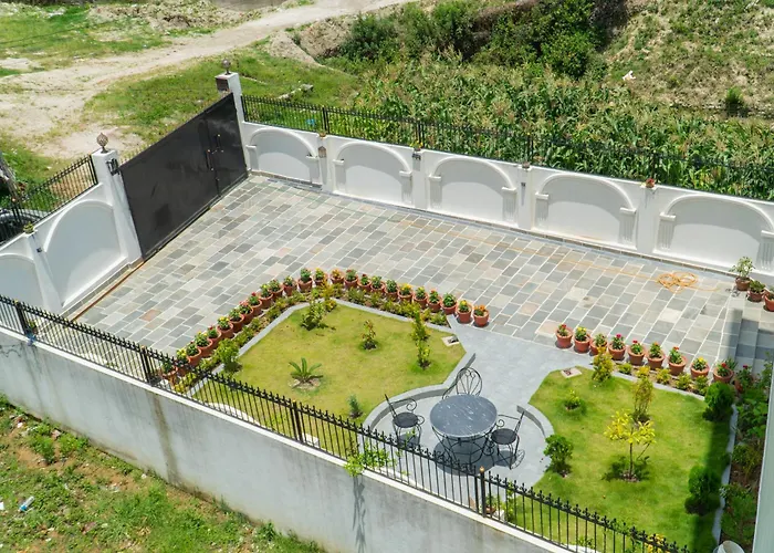 The White House Villa, 8 Bedroom, Swimming Pool & Theater Villa