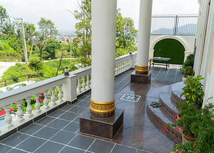 The White House Villa, 8 Bedroom, Swimming Pool & Theater Villa *