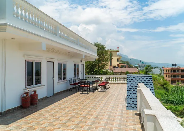 The White House Villa, 8 Bedroom, Swimming Pool & Theater *