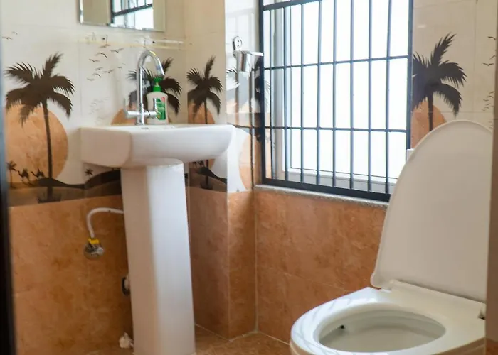 The White House Villa, 8 Bedroom, Swimming Pool & Theater Katmandou