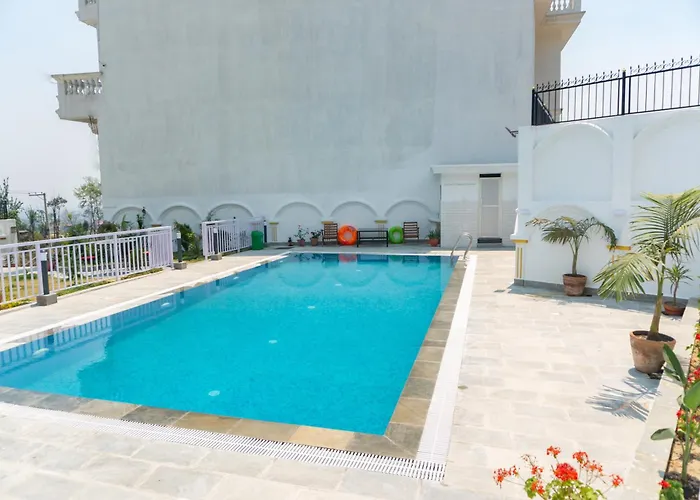 The White House Villa, 8 Bedroom, Swimming Pool & Theater