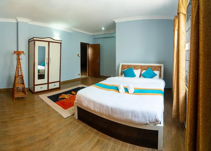 The White House Villa, 8 Bedroom, Swimming Pool & Theater